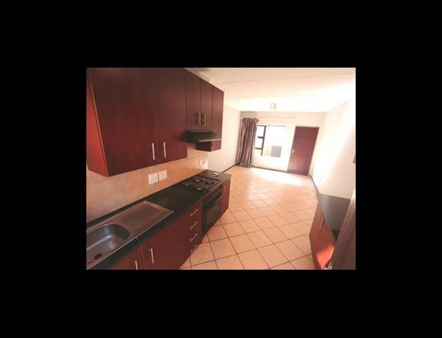 2 BEDROOM TOWNHOUSE FOR SALE IN ALBERTSDAL